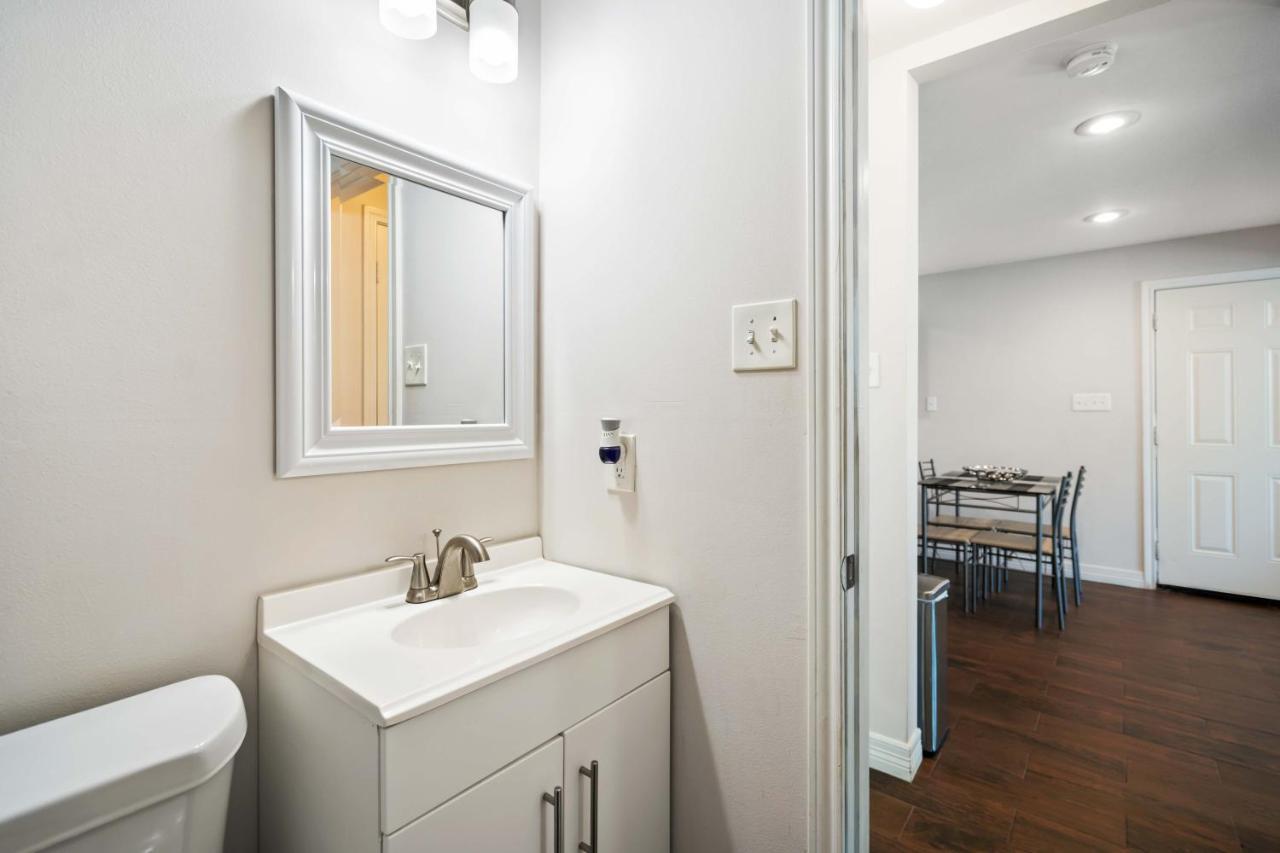 Stunning & Vibrant Apt 7 Min From Tx Med Center ヒューストン エクステリア 写真